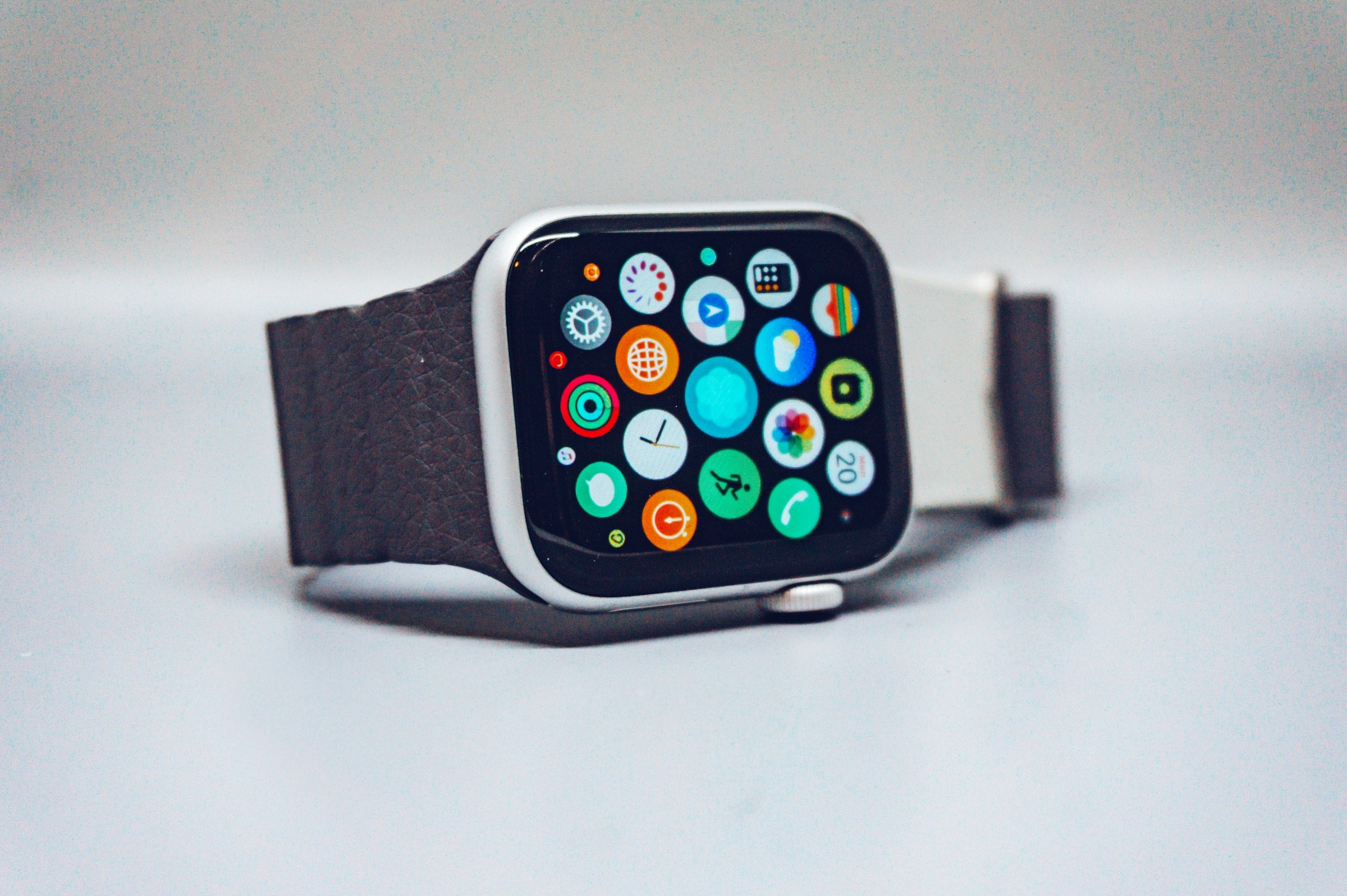 Smartwatch con pantalla colorida de aplicaciones
